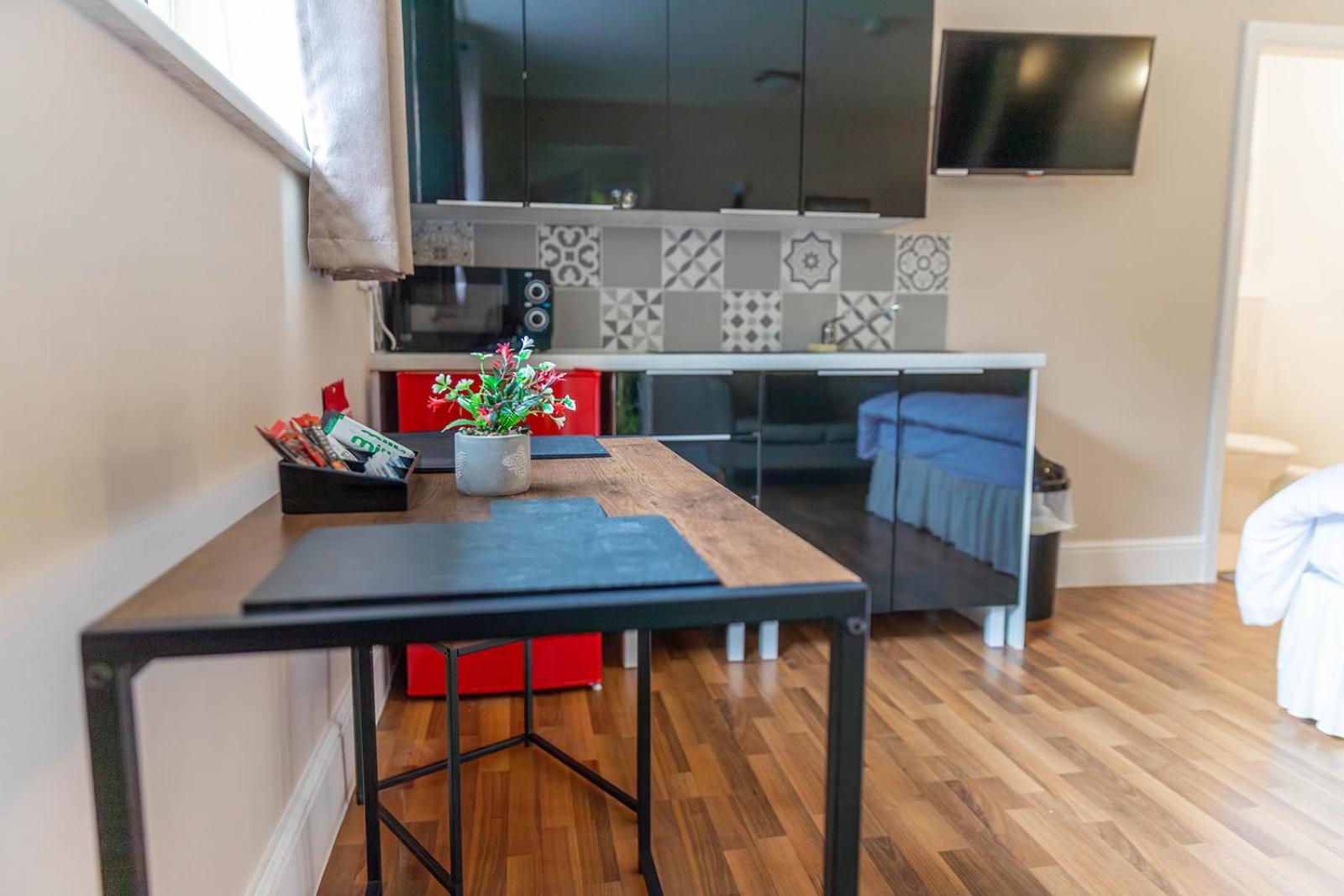 Windermere Studio Rooms - With Free Car Parking Onsite Exterior foto