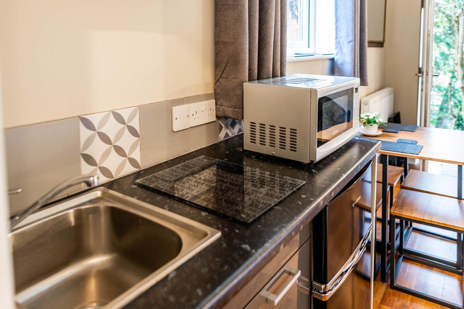 Windermere Studio Rooms - With Free Car Parking Onsite Exterior foto