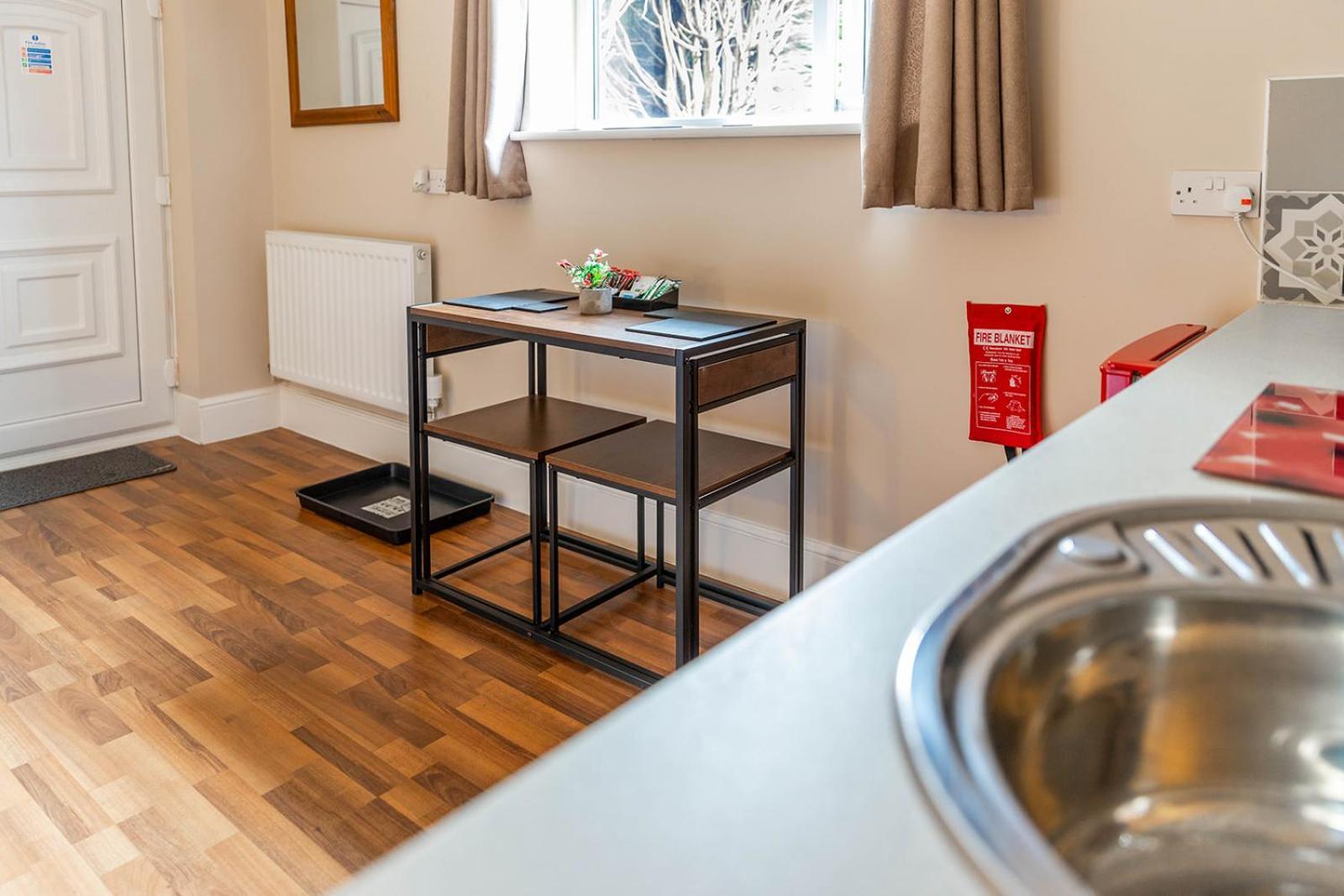 Windermere Studio Rooms - With Free Car Parking Onsite Exterior foto