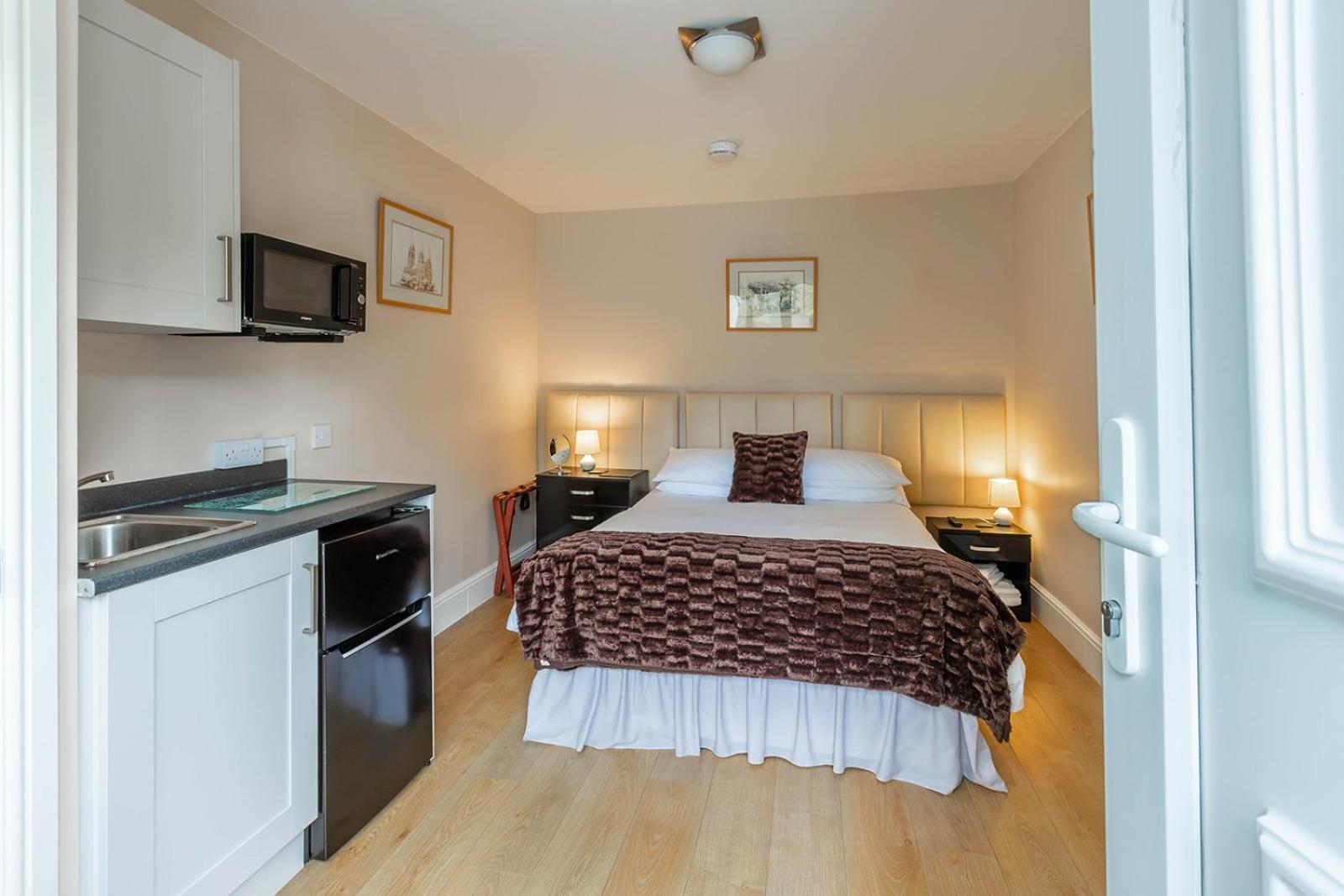 Windermere Studio Rooms - With Free Car Parking Onsite Exterior foto