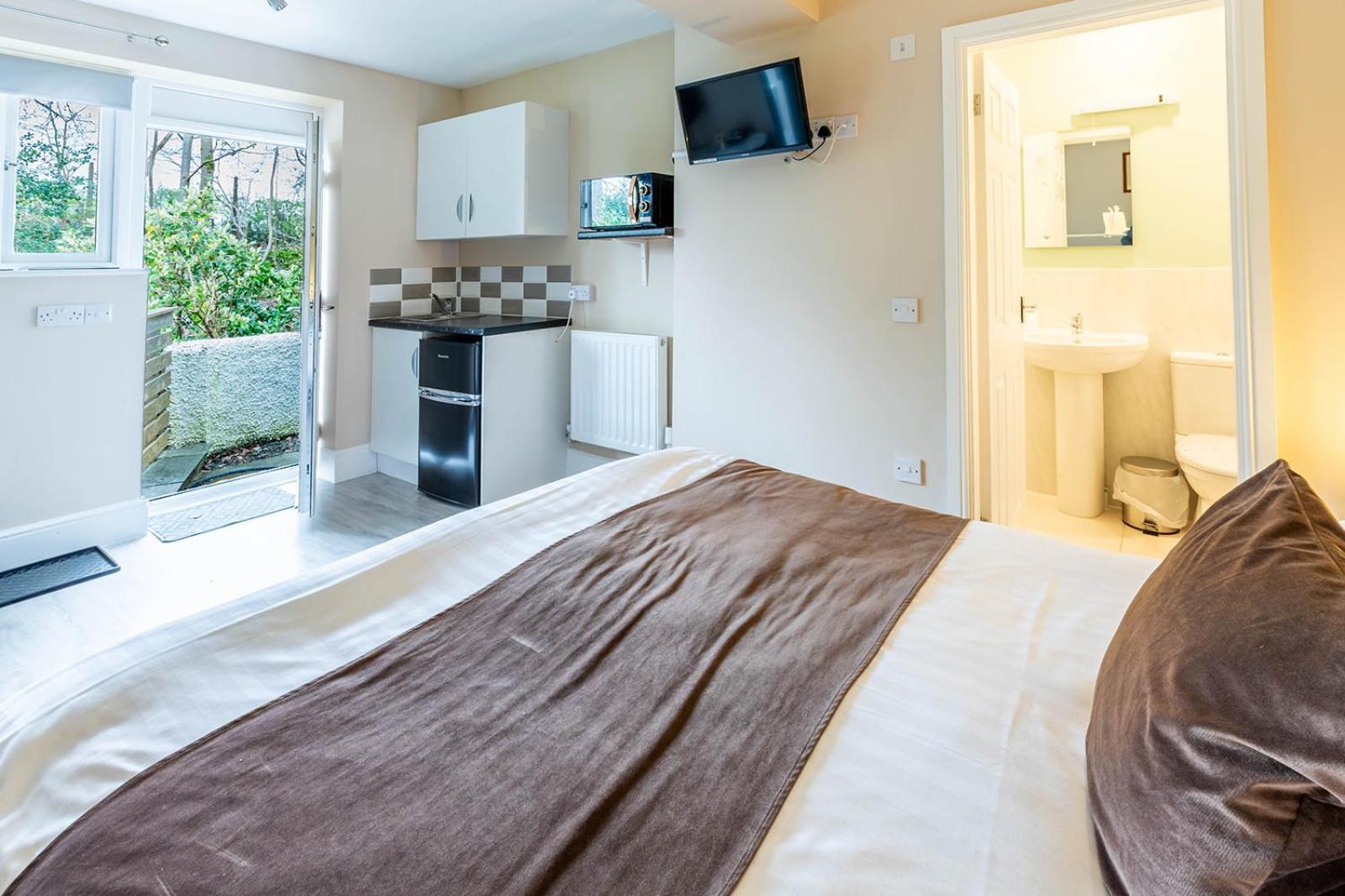 Windermere Studio Rooms - With Free Car Parking Onsite Exterior foto